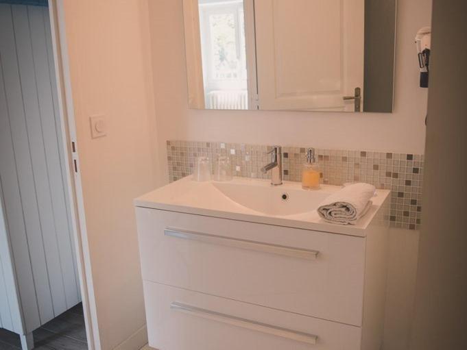 La Maison Periot Trevieres Room photo